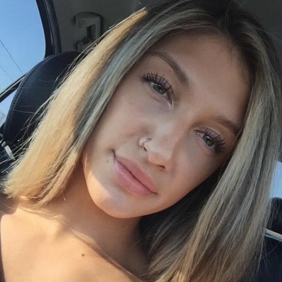 Meet your Posher, Gabrielle - Picture 1 of 1